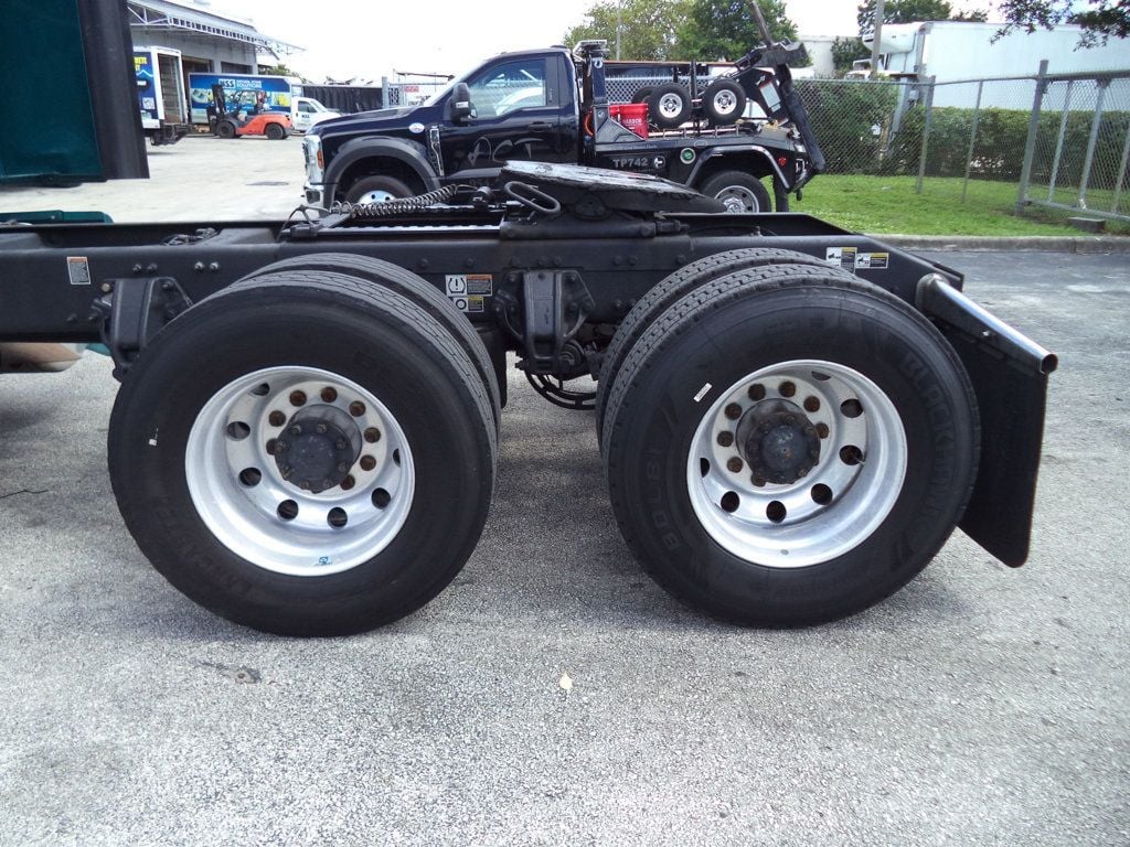 2016 Peterbilt 579 69 Inch Sleeper Truck Day Cab Truck Tandem Axle - 22929557 - 11