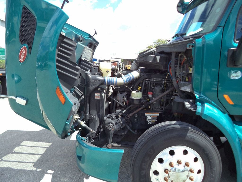 2016 Peterbilt 579 69 Inch Sleeper Truck Day Cab Truck Tandem Axle - 22929557 - 18
