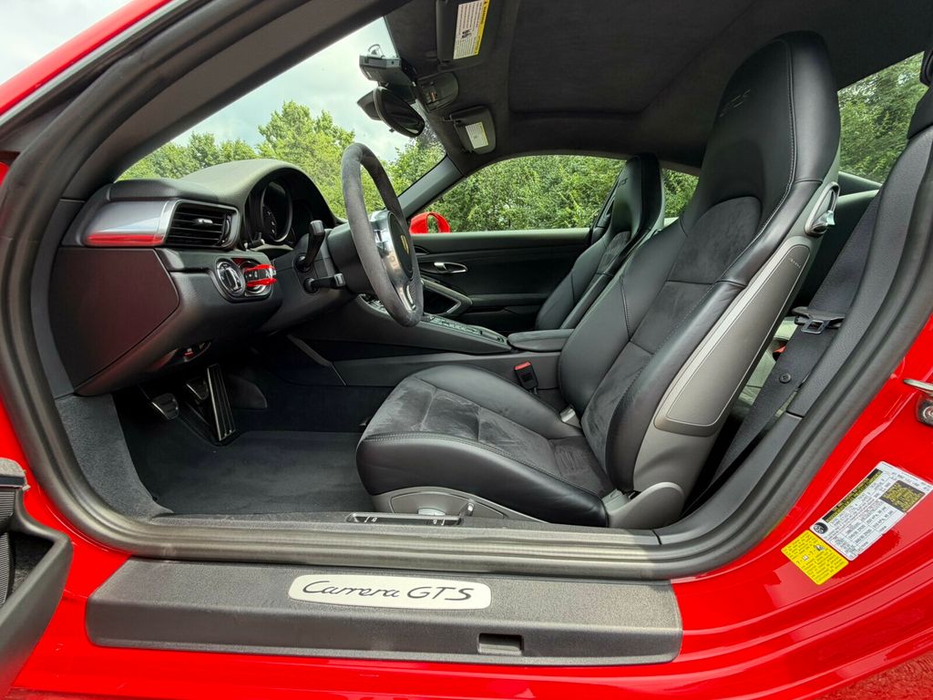 2016 Porsche 911 GTS/7-Speed Manual/Sport Exhaust/LSD/Sport Chrono - 23054956 - 35