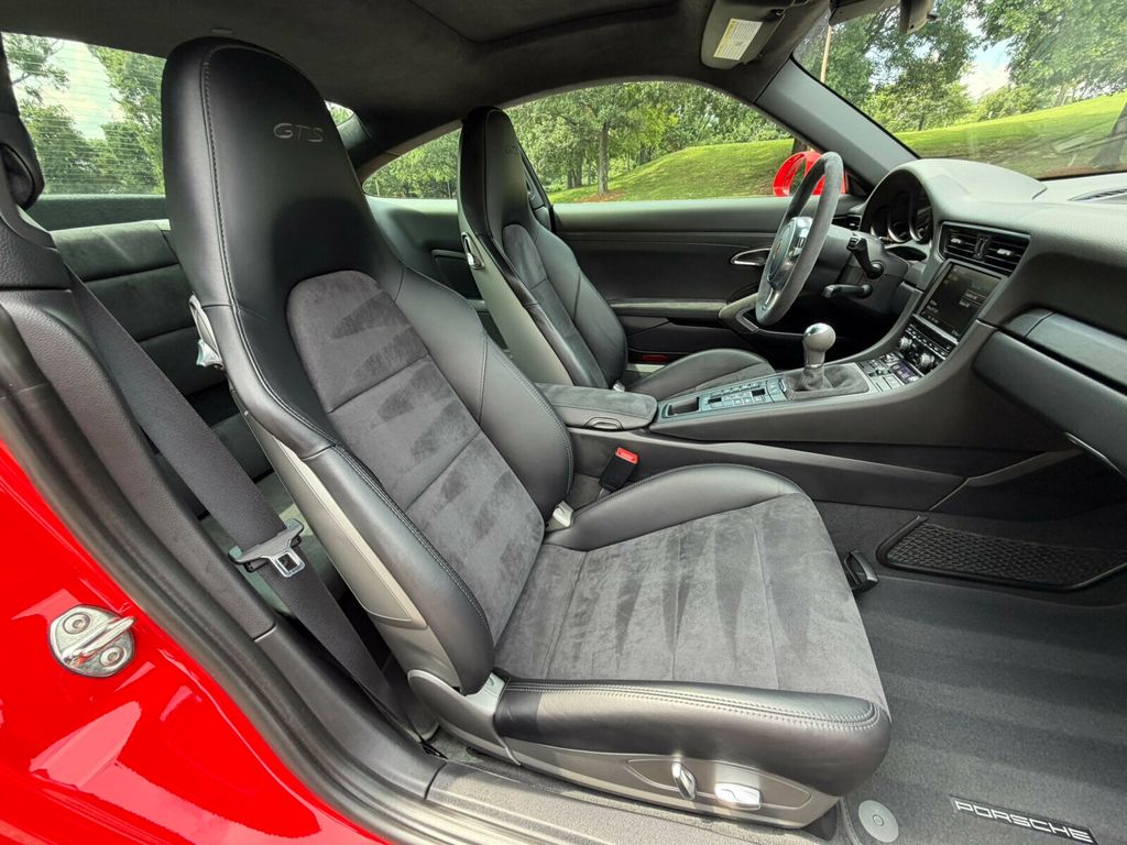 2016 Porsche 911 GTS/7-Speed Manual/Sport Exhaust/LSD/Sport Chrono - 23054956 - 42