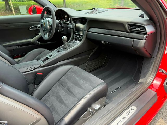 2016 Porsche 911 GTS/7-Speed Manual/Spot Exhaust/LSD/Sport Chrono - 23054956 - 39