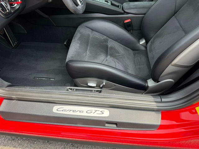 2016 Porsche 911 GTS/Sport Exhaust Pkg/7spd Manual/Sport Chrono Pkg/NAV - 23054956 - 36