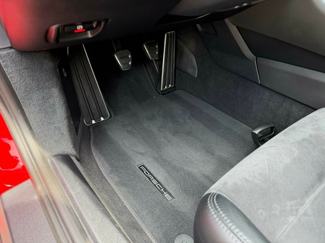2016 Porsche 911 GTS/Sport Exhaust Pkg/7spd Manual/Sport Chrono Pkg/NAV - 23054956 - 37