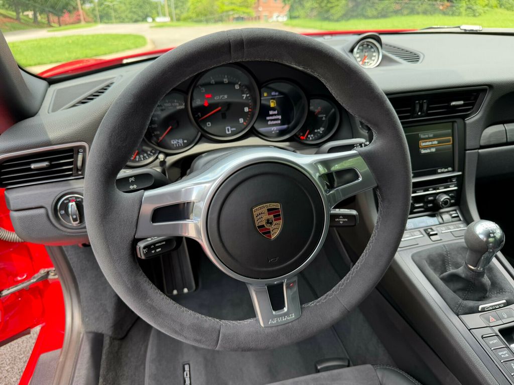 2016 Porsche 911 GTS/Sport Exhaust Pkg/7spd Manual/Sport Chrono Pkg/NAV - 23054956 - 47