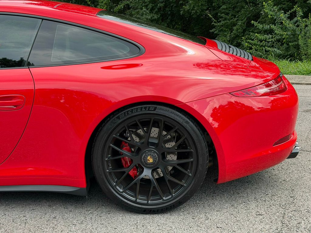 2016 Porsche 911 GTS/Sport Exhaust Pkg/7spd Manual/Sport Chrono Pkg/NAV - 23054956 - 5