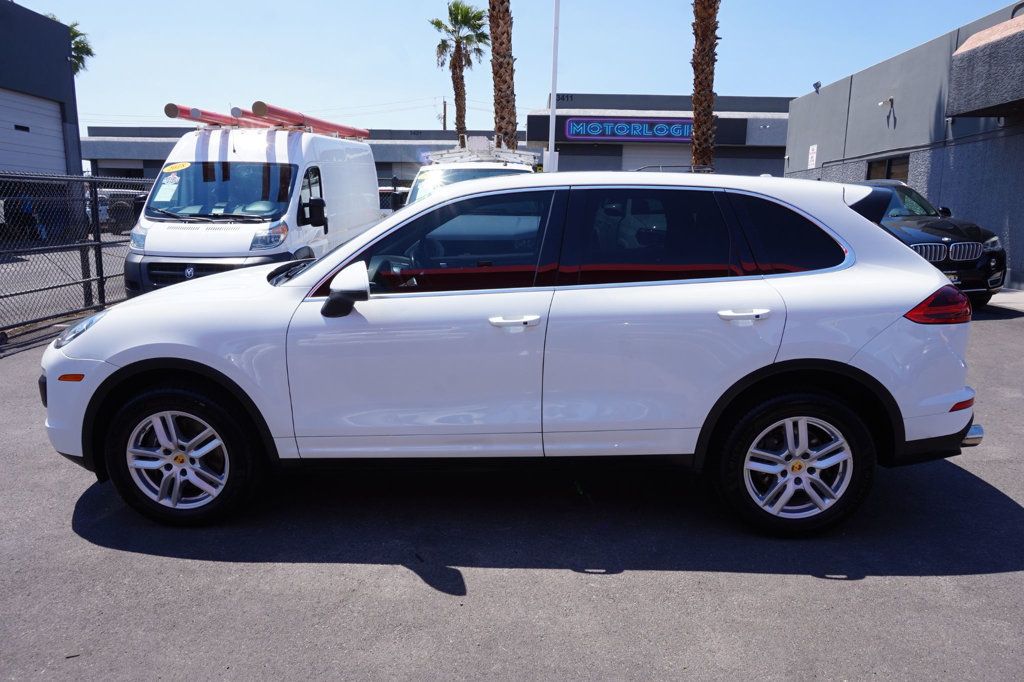 2016 Porsche Cayenne photo 2