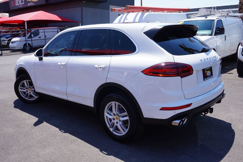 2016 Porsche Cayenne photo 3