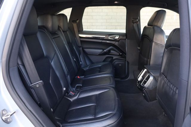 2016 Porsche Cayenne Base - 23045917 - 24