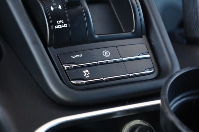 2016 Porsche Cayenne Base - 23045917 - 56