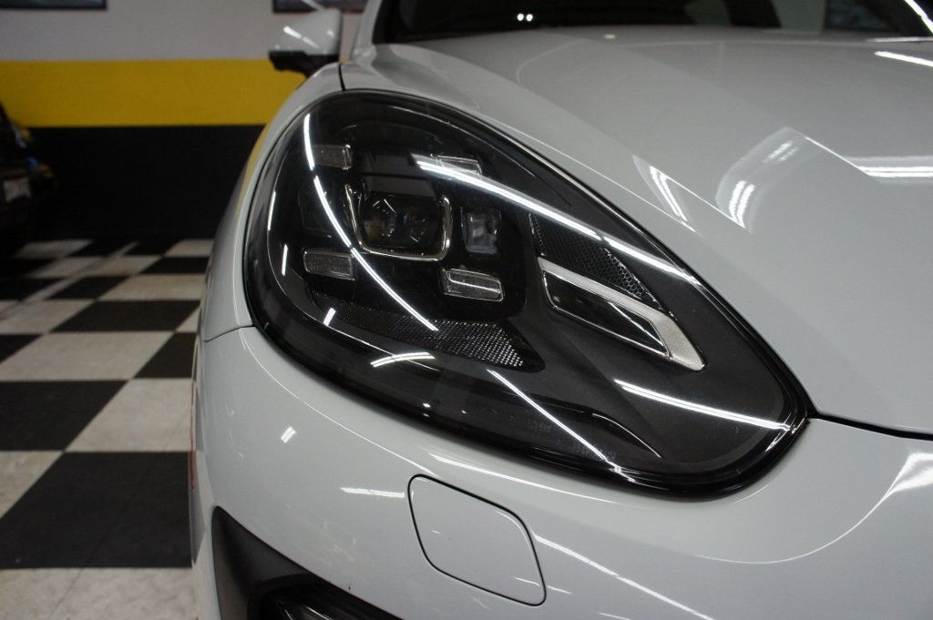 2016 Porsche Cayenne GTS photo 12
