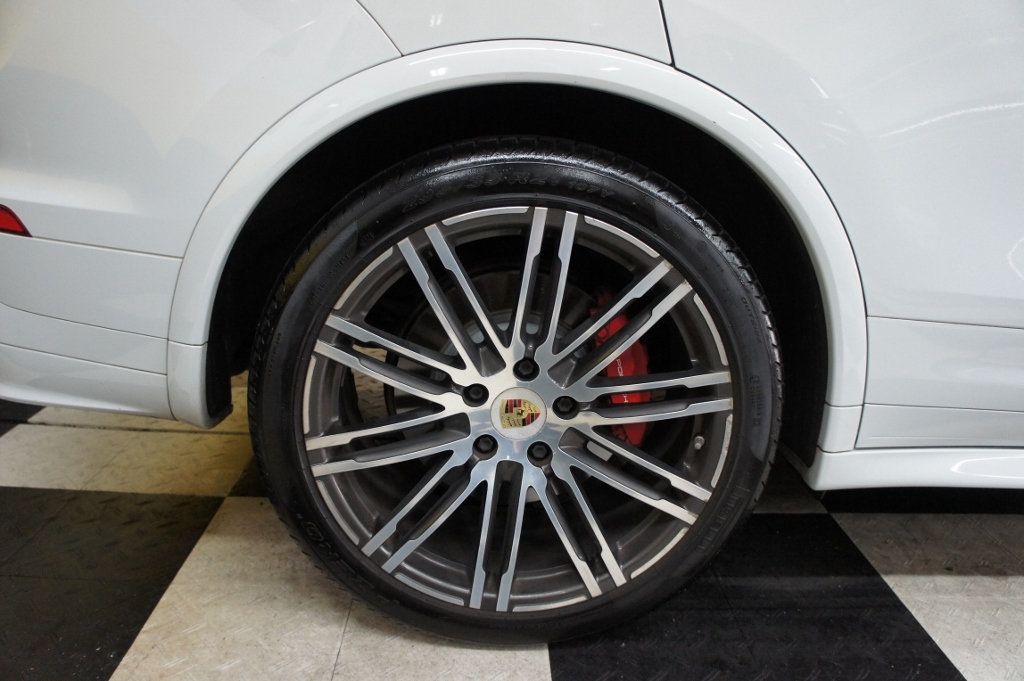 2016 Porsche Cayenne GTS photo 17
