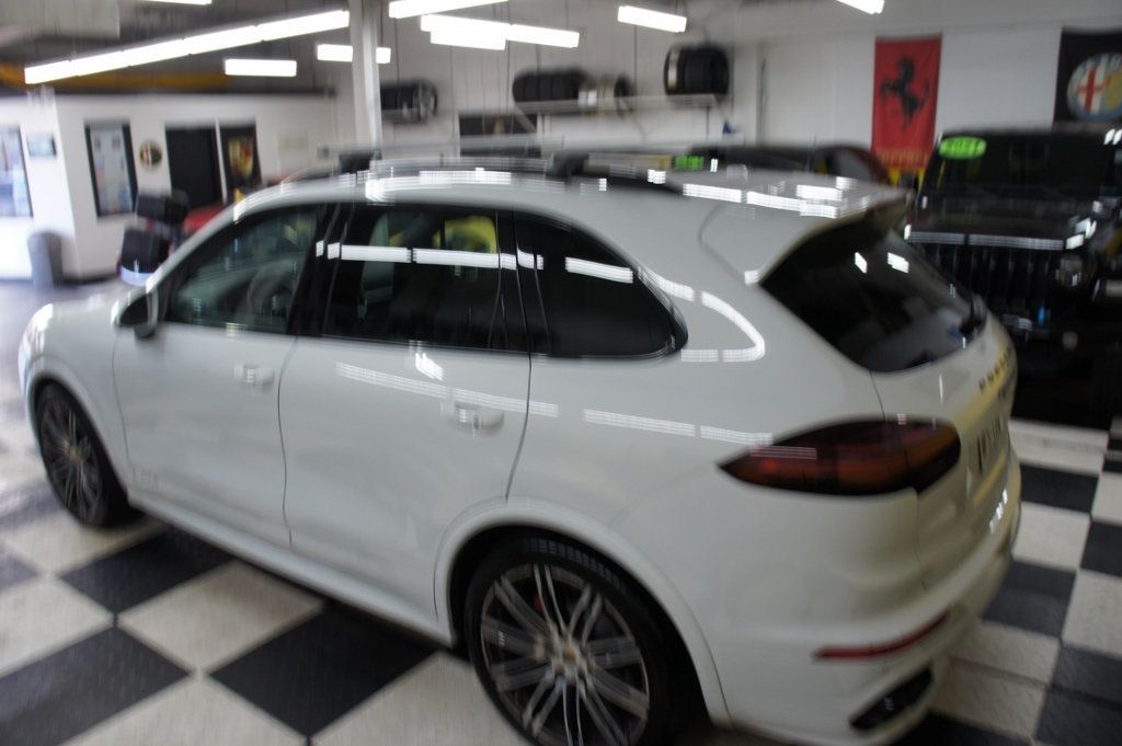 2016 Porsche Cayenne GTS photo 18