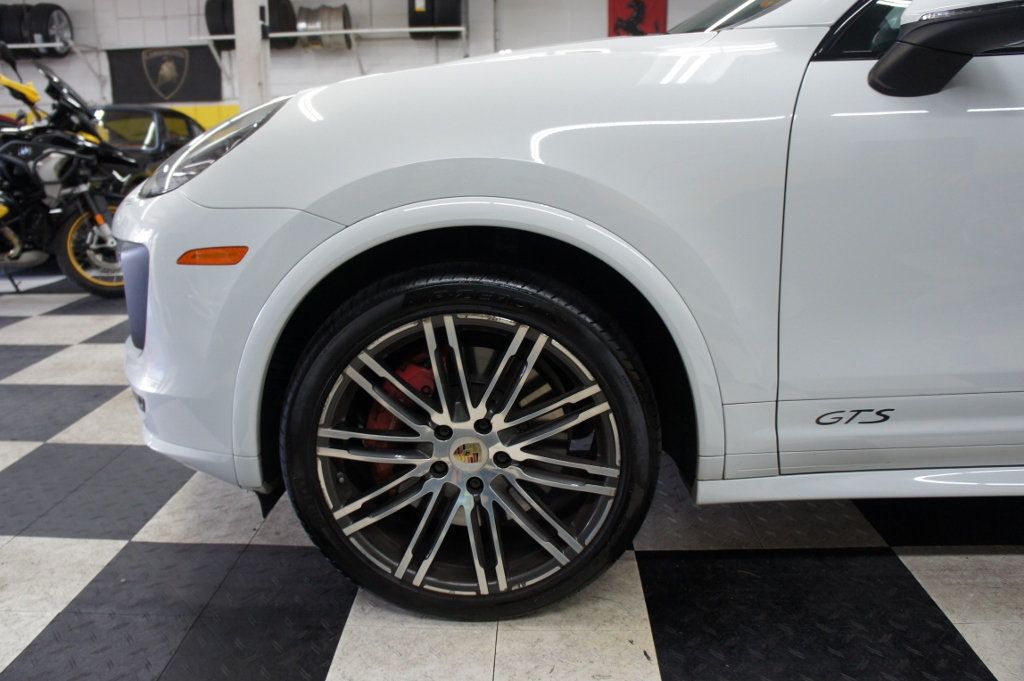 2016 Porsche Cayenne GTS photo 20