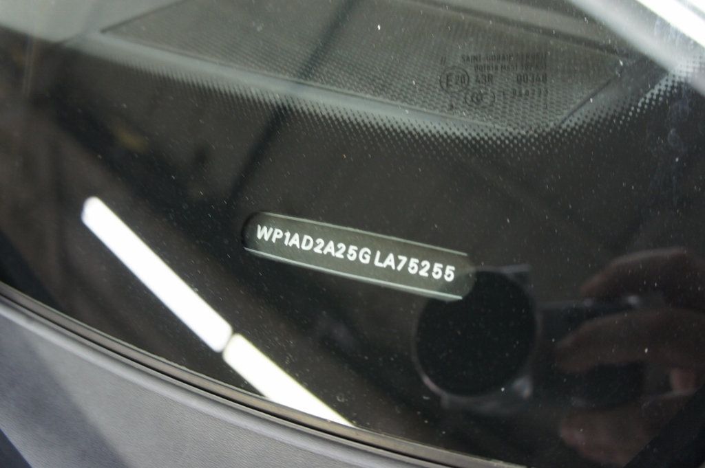 2016 Porsche Cayenne GTS photo 23