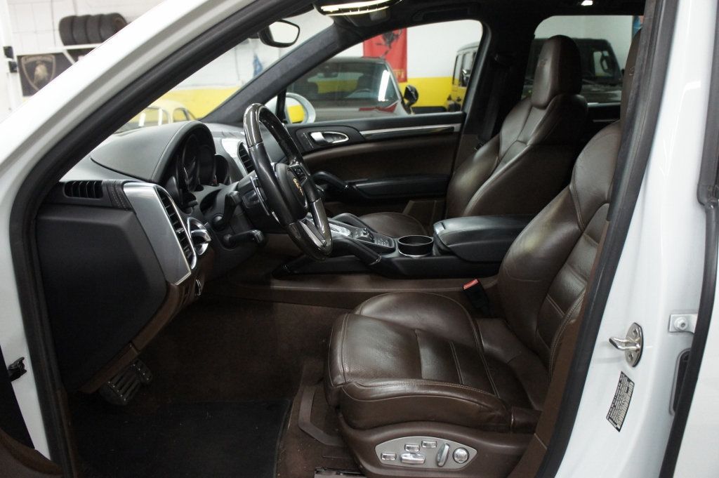 2016 Porsche Cayenne GTS photo 24