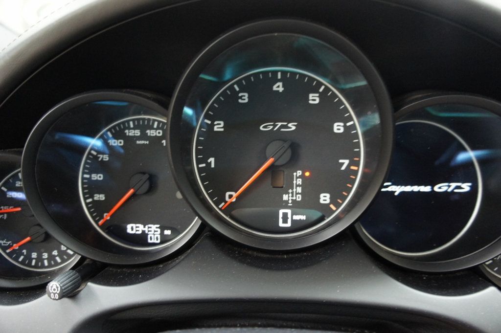 2016 Porsche Cayenne GTS photo 29