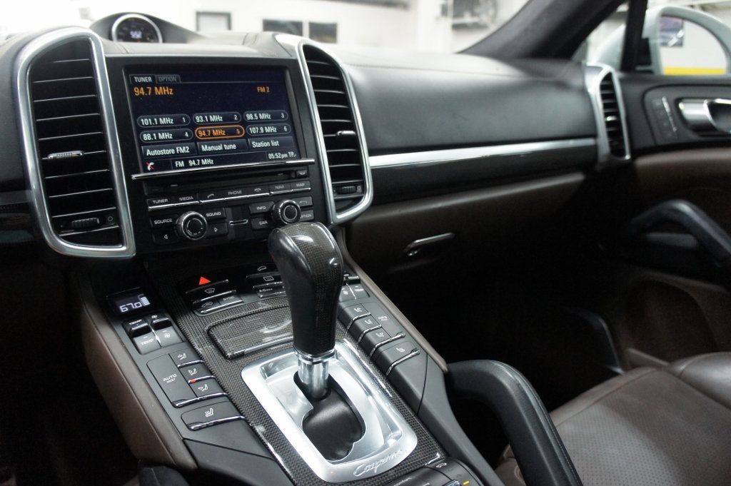 2016 Porsche Cayenne GTS photo 32