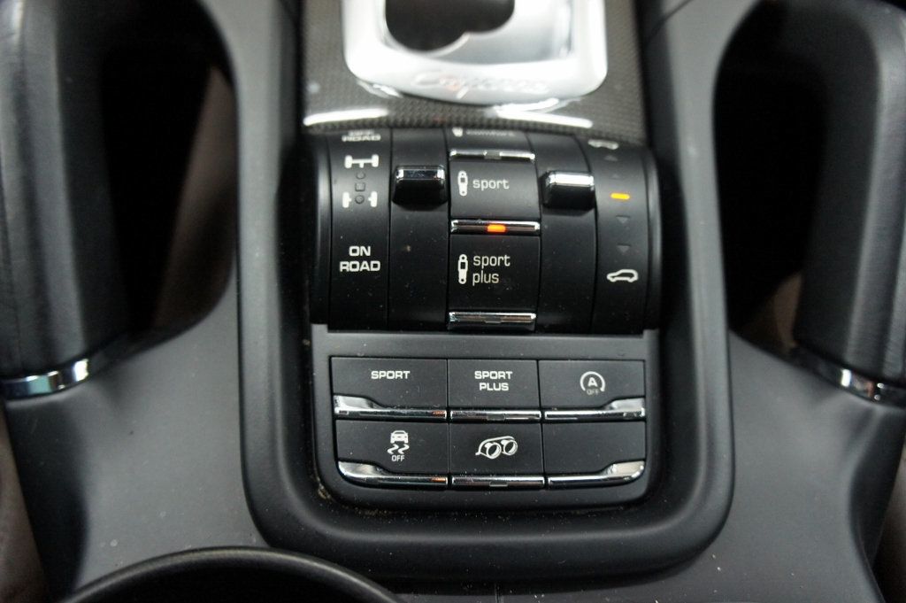 2016 Porsche Cayenne GTS photo 33