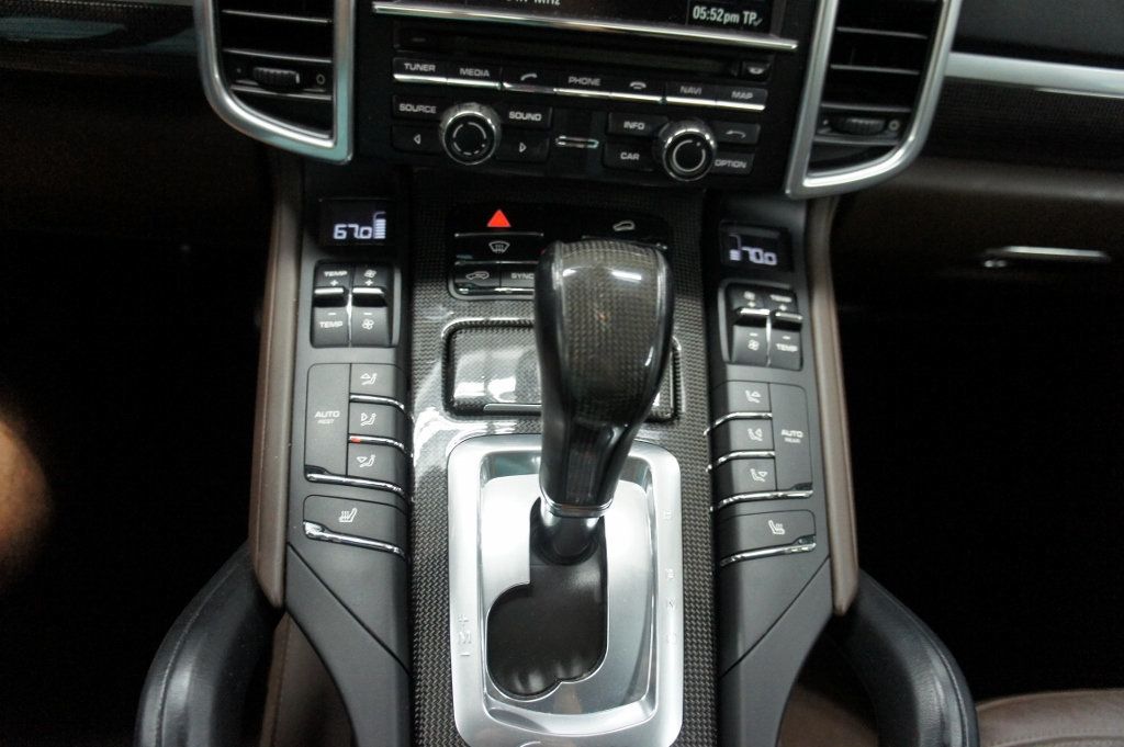 2016 Porsche Cayenne GTS photo 34