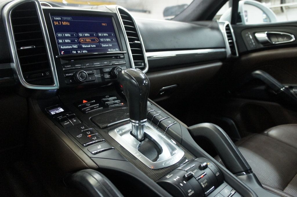 2016 Porsche Cayenne GTS photo 36