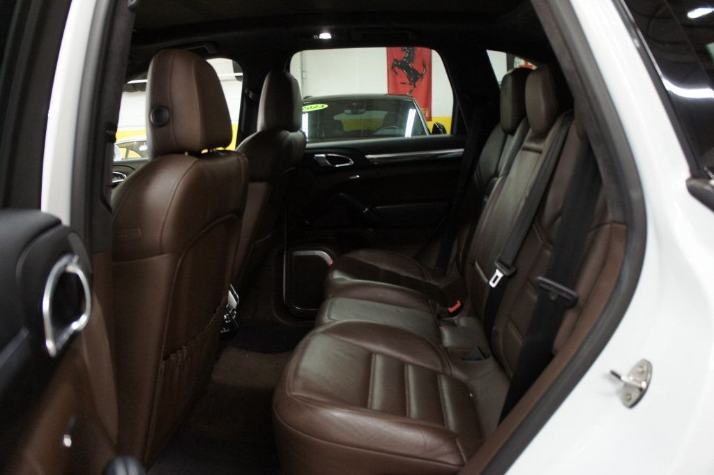 2016 Porsche Cayenne GTS photo 37
