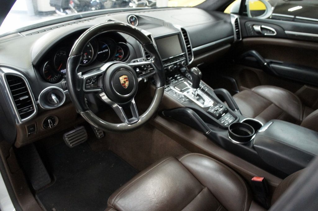 2016 Porsche Cayenne GTS photo 4