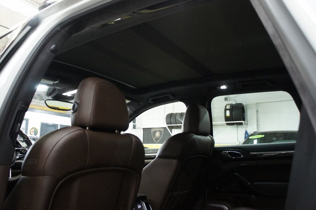 2016 Porsche Cayenne GTS photo 39