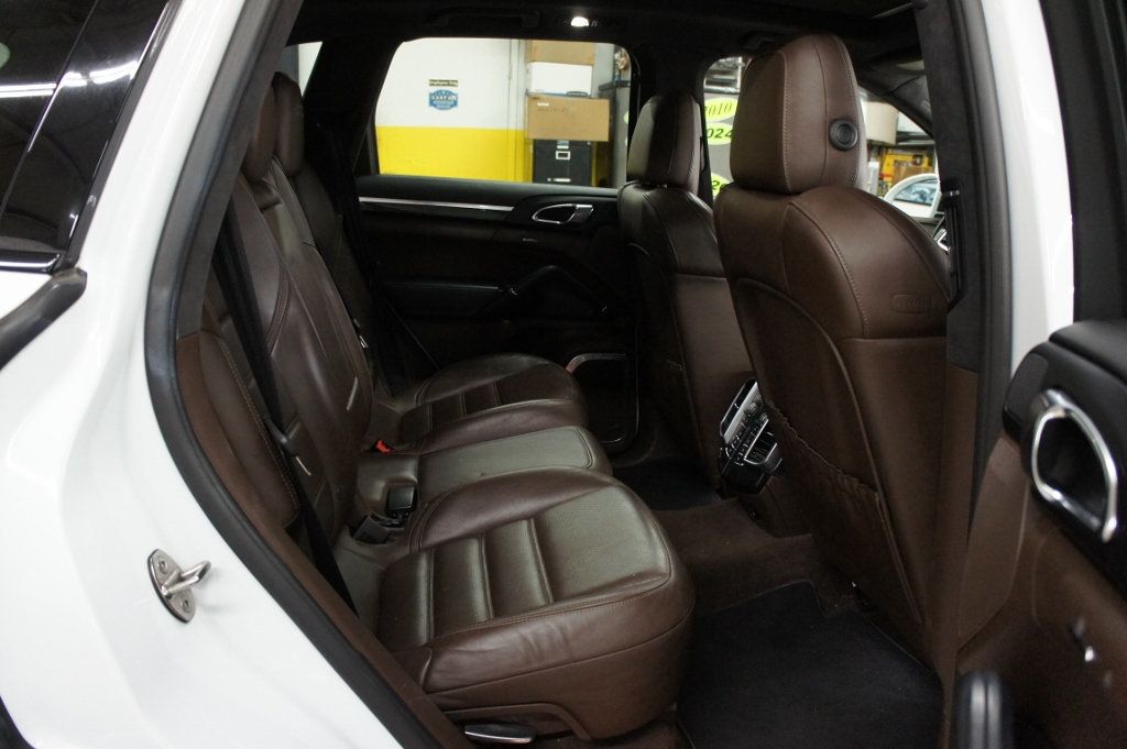 2016 Porsche Cayenne GTS photo 44