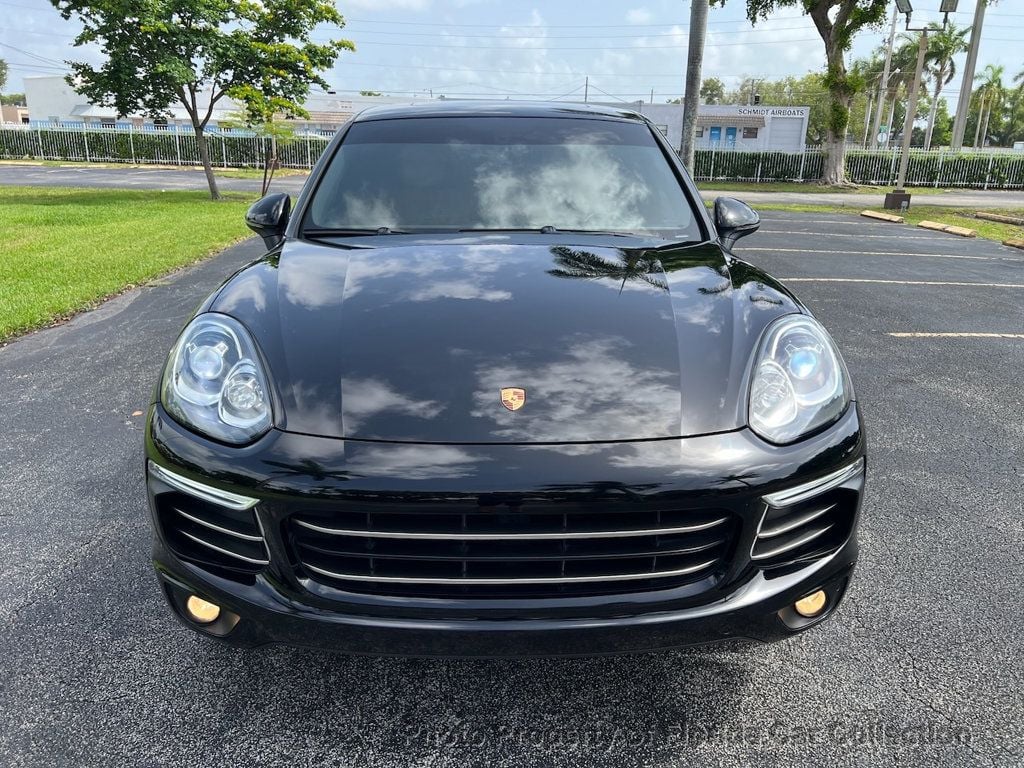 2016 Porsche Cayenne S photo 12