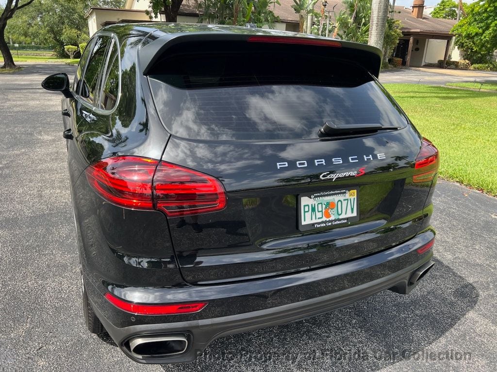 2016 Porsche Cayenne S photo 16