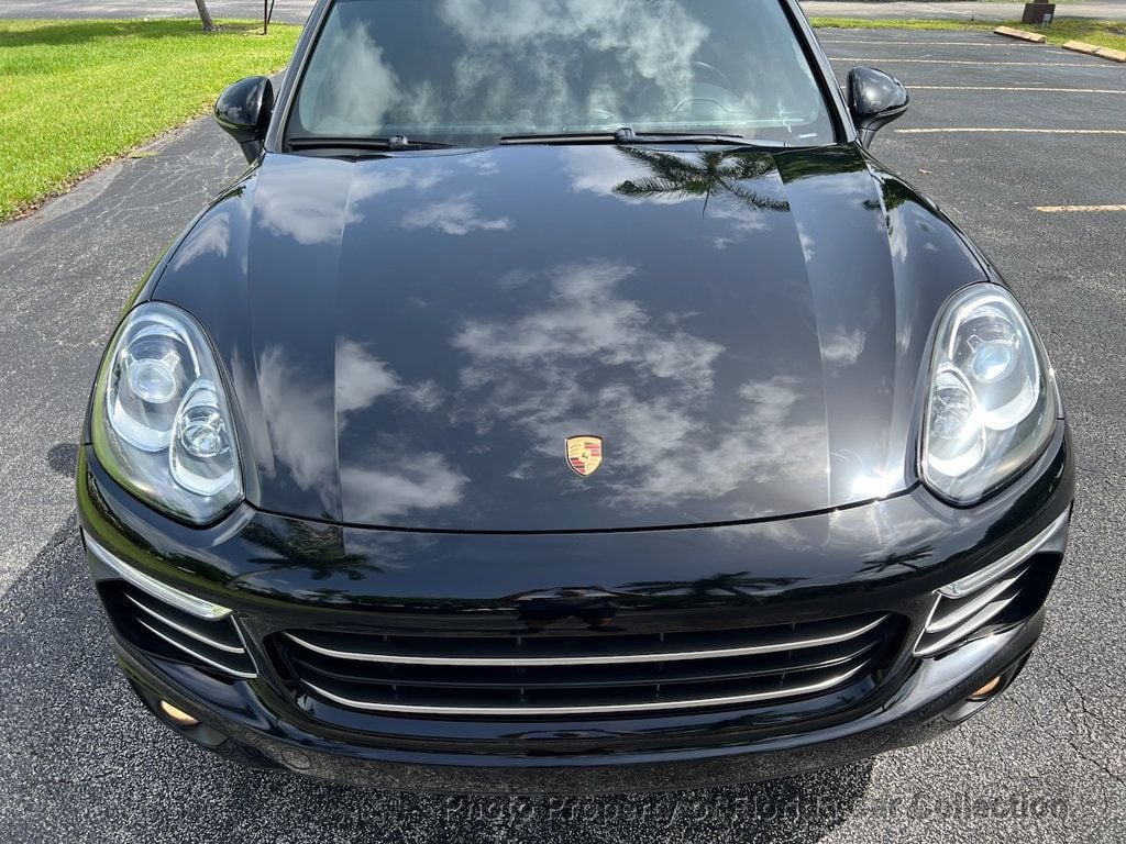 2016 Porsche Cayenne S photo 18
