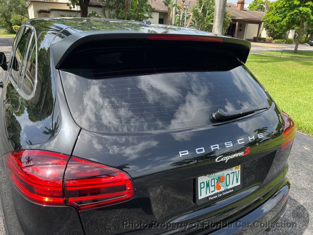 2016 Porsche Cayenne S photo 21