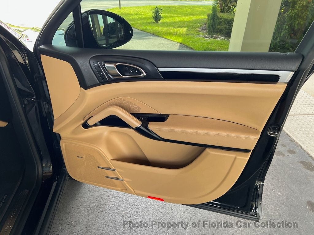 2016 Porsche Cayenne S photo 29
