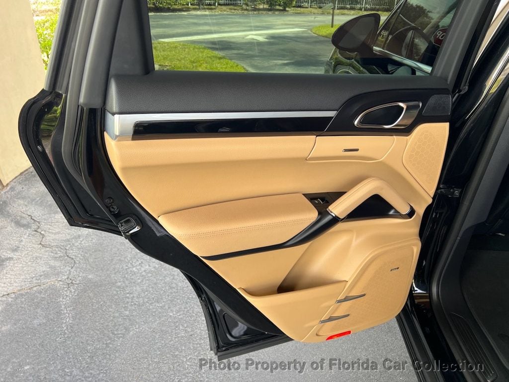 2016 Porsche Cayenne S photo 30