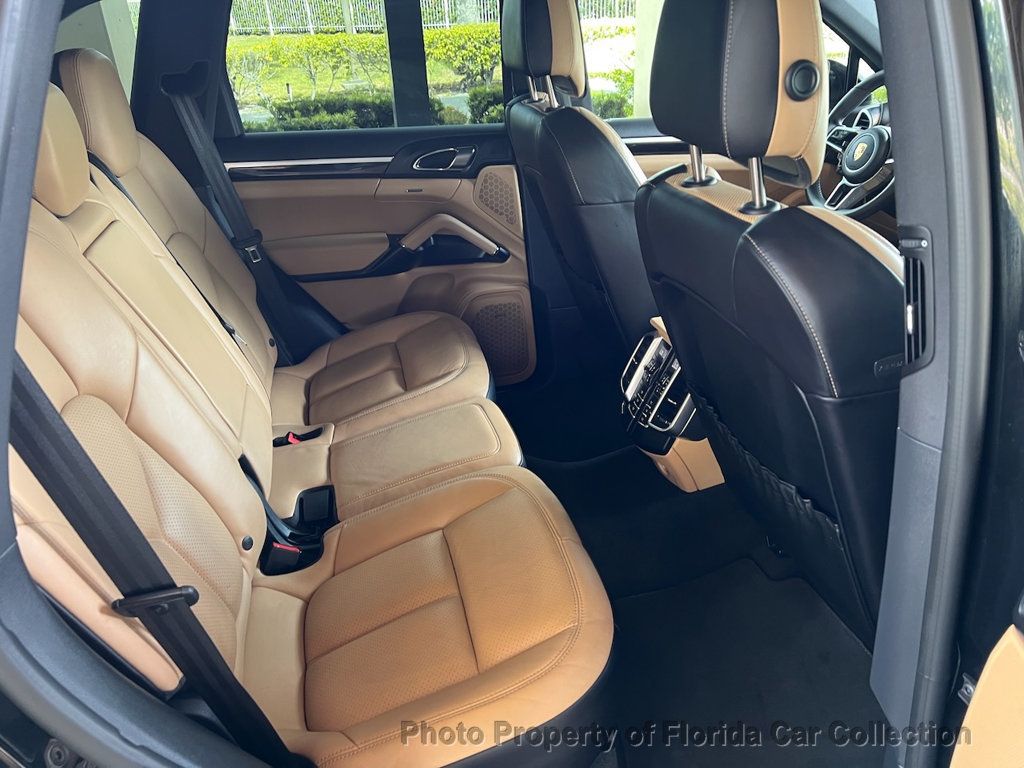 2016 Porsche Cayenne S photo 38