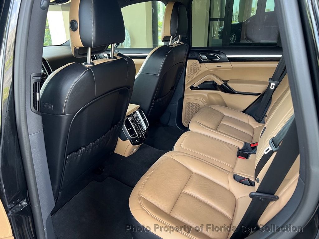 2016 Porsche Cayenne S photo 8
