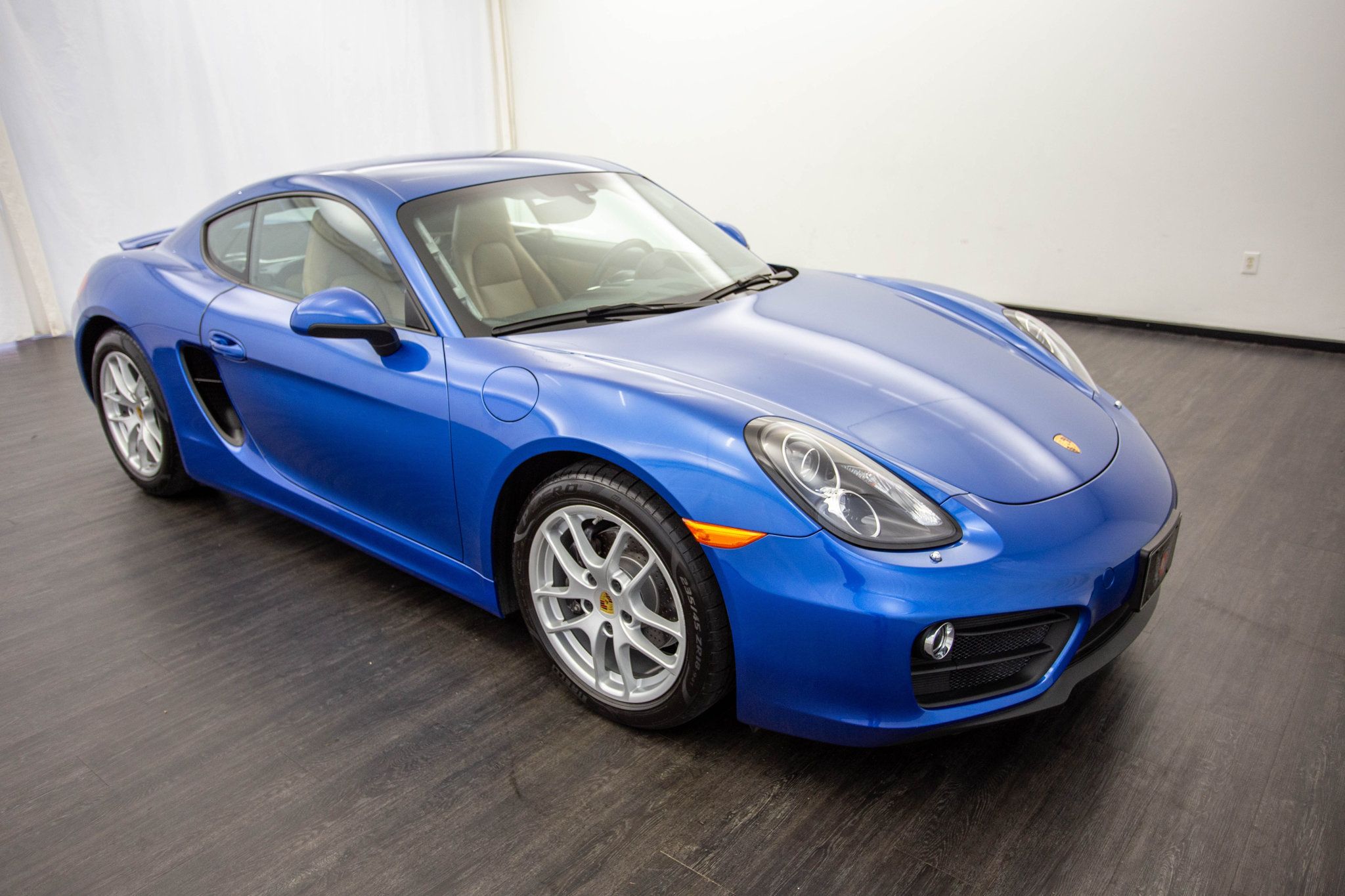 2016 Porsche Cayman photo 3