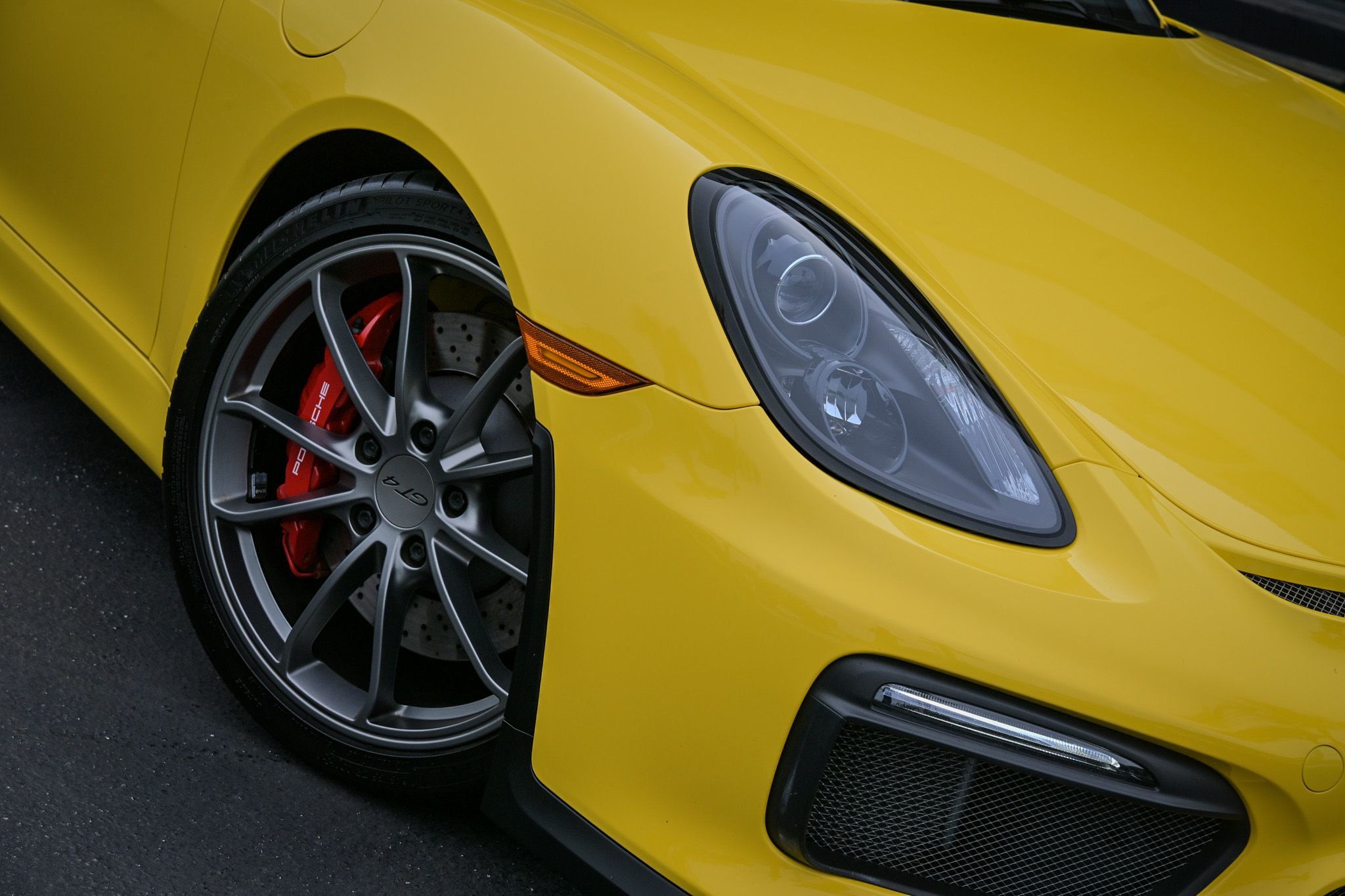 2016 Porsche Cayman GT4 photo 4