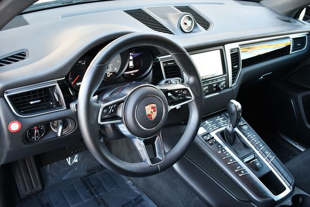 2016 Porsche Macan AWD 4 Door S W/Infotainment Package - 22926726 - 11