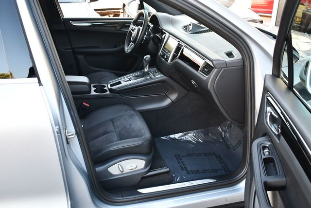 2016 Porsche Macan AWD 4 Door S W/Infotainment Package - 22926726 - 18