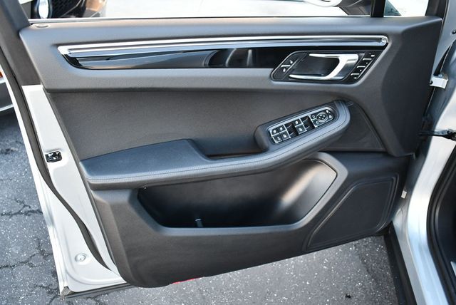 2016 Porsche Macan AWD 4 Door S W/Infotainment Package - 22926726 - 36