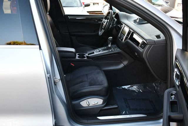 2016 Porsche Macan AWD 4 Door S W/Infotainment Package - 22926726 - 42