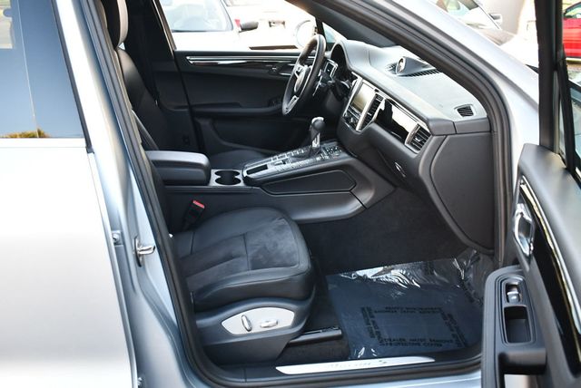 2016 Porsche Macan AWD 4 Door S W/Infotainment Package - 22926726 - 43