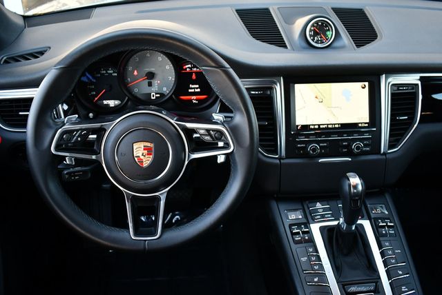 2016 Porsche Macan AWD 4 Door S W/Infotainment Package - 22926726 - 44