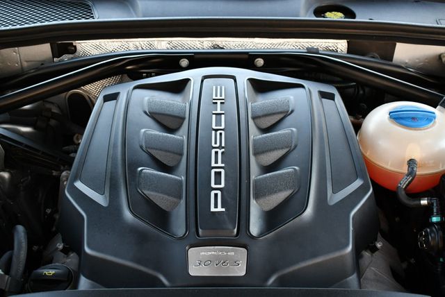 2016 Porsche Macan AWD 4 Door S W/Infotainment Package - 22926726 - 61