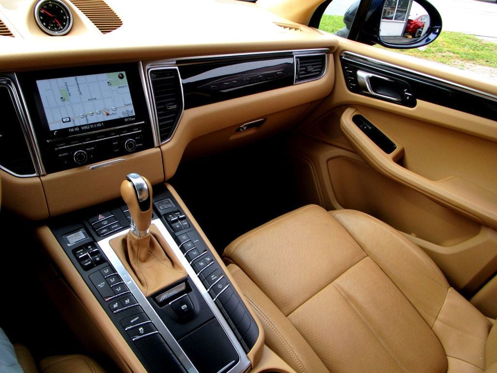 2016 Porsche Macan S photo 23