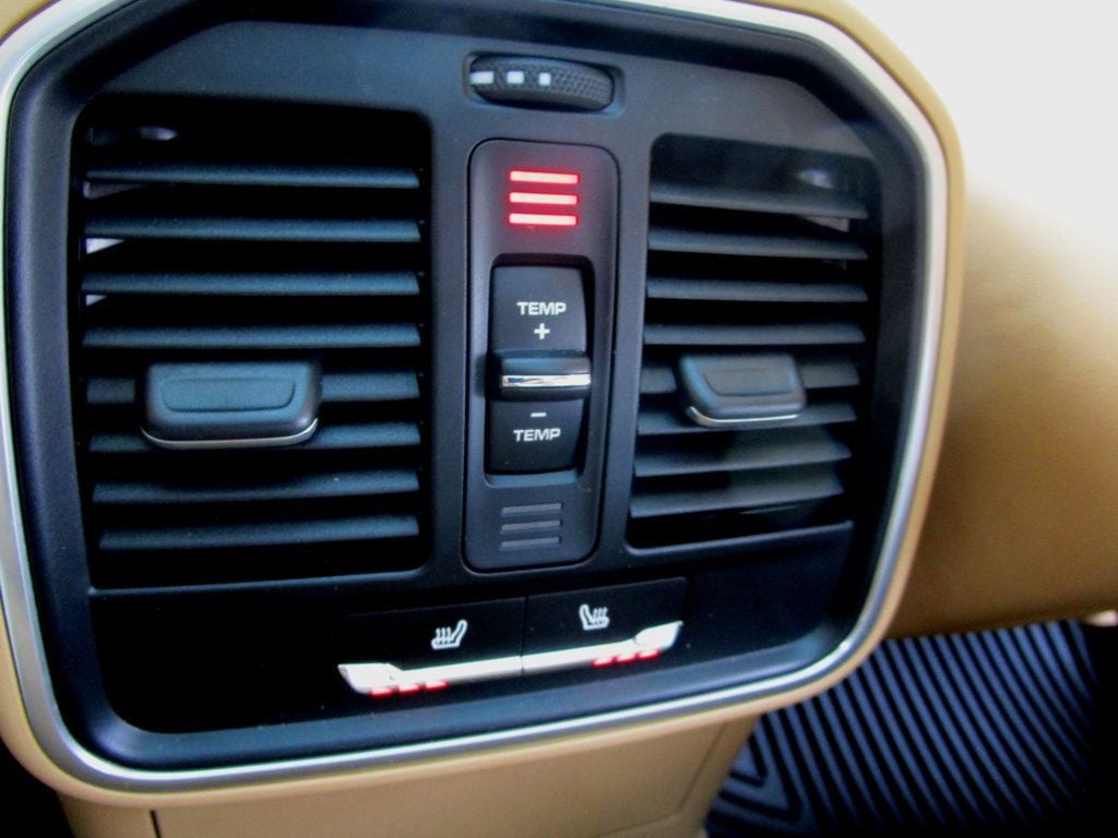 2016 Porsche Macan S photo 26