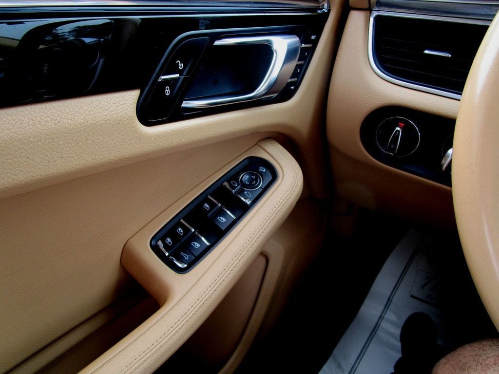 2016 Porsche Macan S photo 31