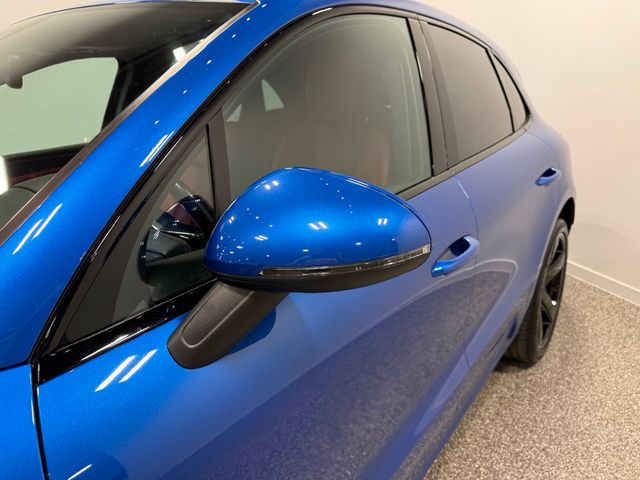 2016 Porsche Macan AWD 4dr Turbo - 23004011 - 12