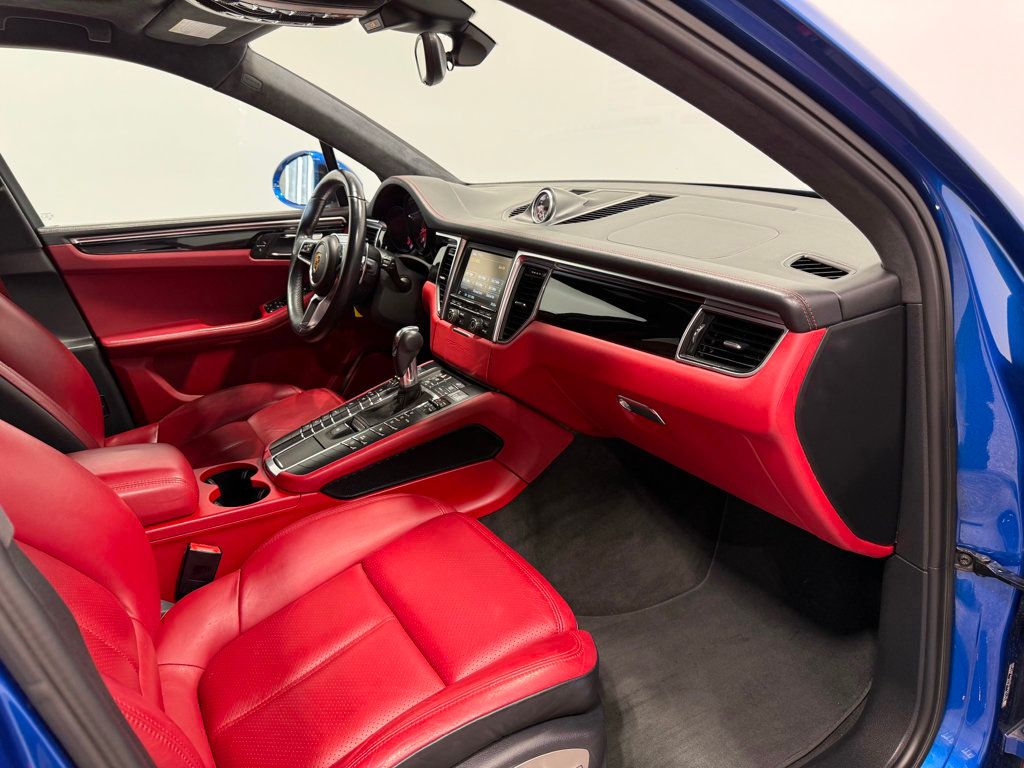 2016 Porsche Macan AWD 4dr Turbo - 23004011 - 46